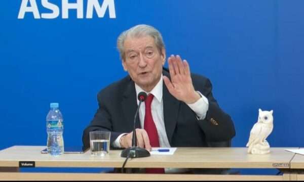 Berisha shuan zërat për dorëheqje: Ika njëherë kur humba zgjedhjet që nuk ishin farsë