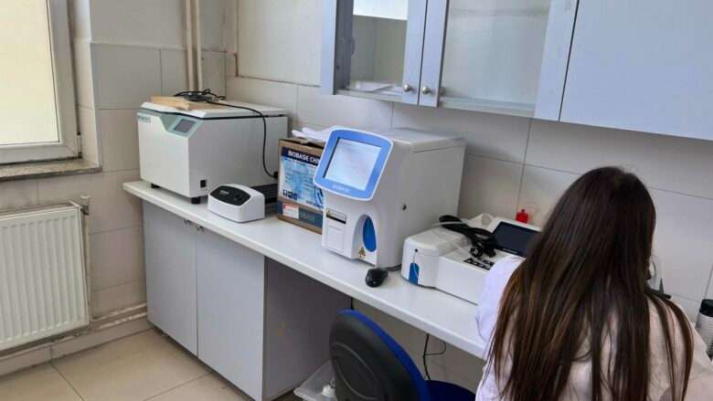 Aktivizohen laboratorët e analizave në Pleshinë e Nerodime të Ferizajt