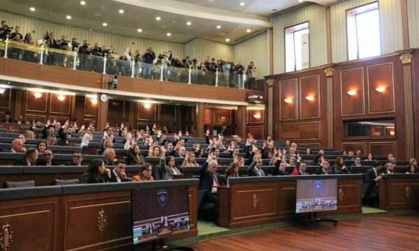 As tentimi i 17-të nuk mjafton për konstituim, dështon sërish seanca – Vazhdon pas dy ditësh