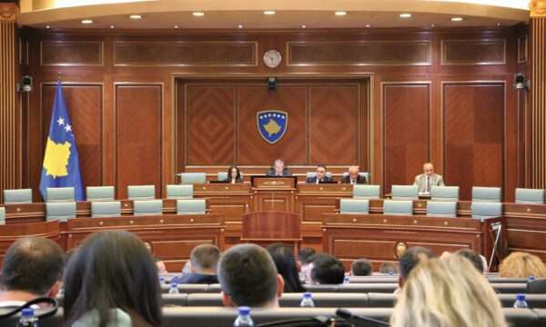 Pas 16 dështimeve, Kuvendi i Kosovës provon edhe sot të konstituohet