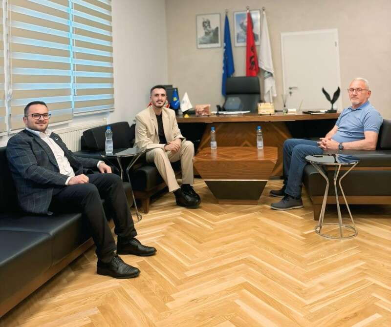 Aktivisti Labinot Azemi në takim zyrtar me kryetarin Ballazhi – Hap i parë drejt bashkëpunimit për zhvillim lokal