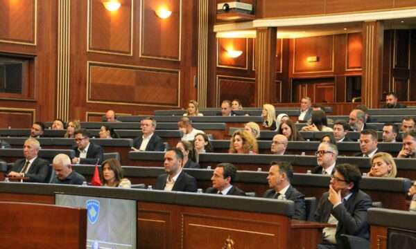 87 deputetë në sallë, dështon për të 31-ën herë përpjekja për konsituim të Kuvendit