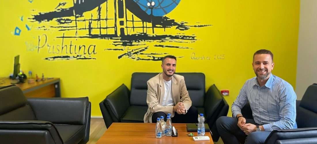 Labinot Azemi në takim me Drejtorin e Arsimit në Prishtinë – në kryeqytet po vjen diçka e re?