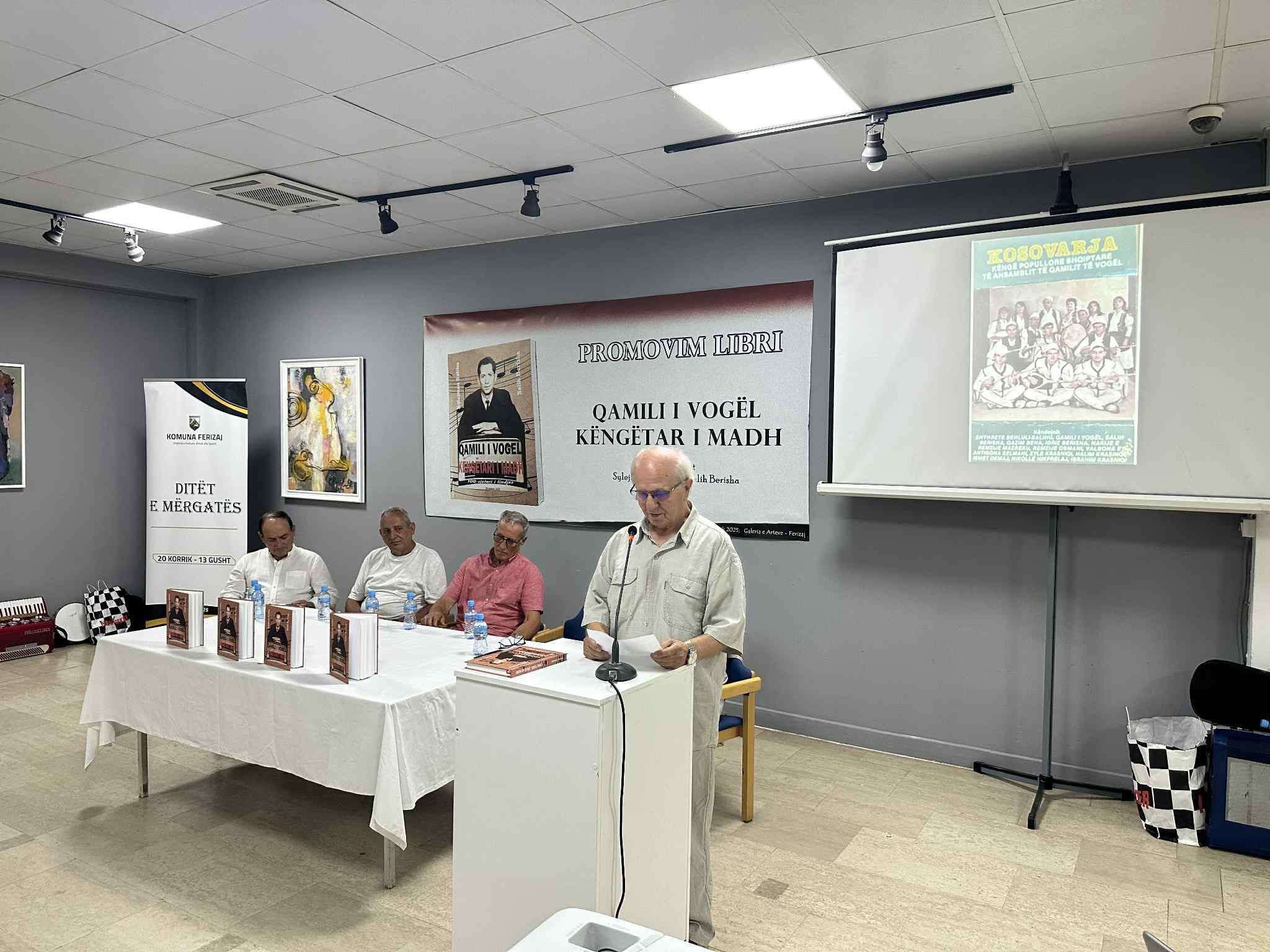 Libri “Qamili i Vogël, këngëtar i madh” promovohet në Ferizaj