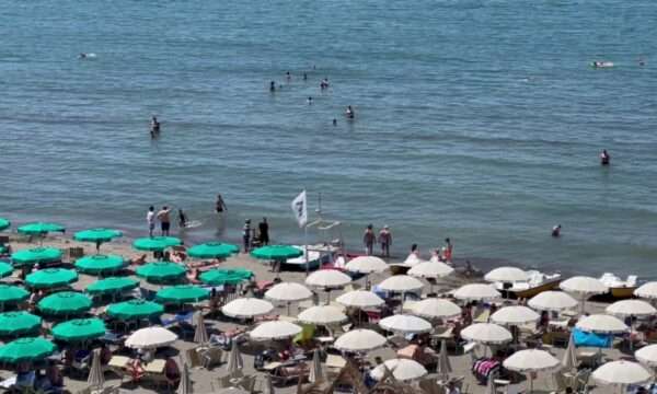 Shëngjini mbetet zgjedhja e parë për pushuesit nga Kosova