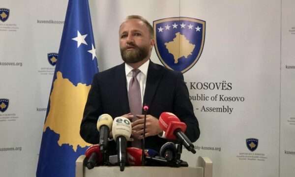 Tahiri: Nuk jemi pro zgjedhjeve, insistojmë që qeverinë e ardhshme ta udhëheqë Bedri Hamza