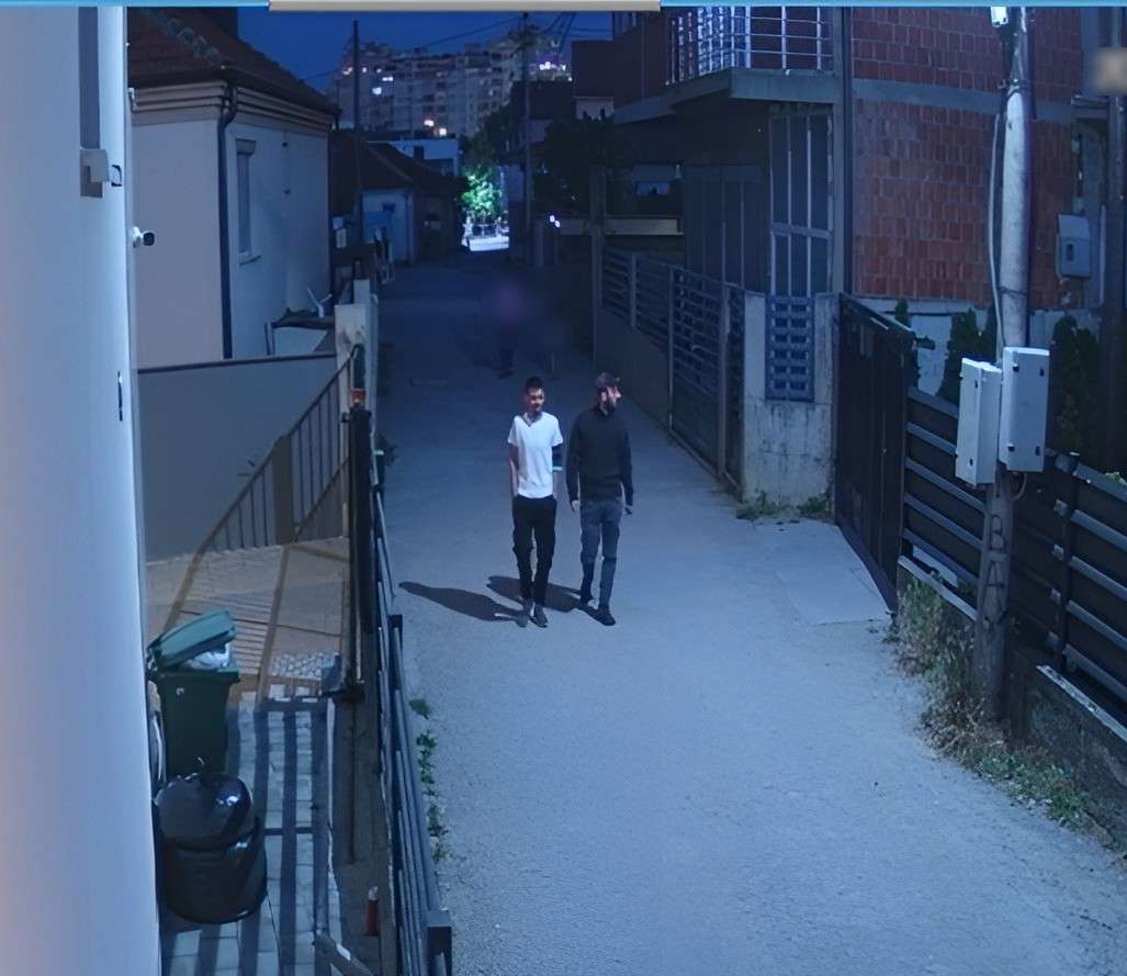 Policia e Gjilanit kërkon ndihmën e qytetarëve për identifikimin e dy të dyshuarve për vjedhje të rëndë