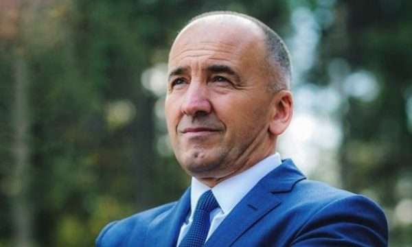 Krasniqi i kërkoi 19 votat e LDK’së për ta bërë shumicën, Muhaxheri i përgjigjet: Jemi tri vota mangët