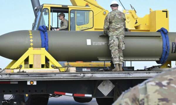 GBU-57, bomba “gjigante” amerikane që e kërcënon Iranin, por a do ta përdorë Trump?