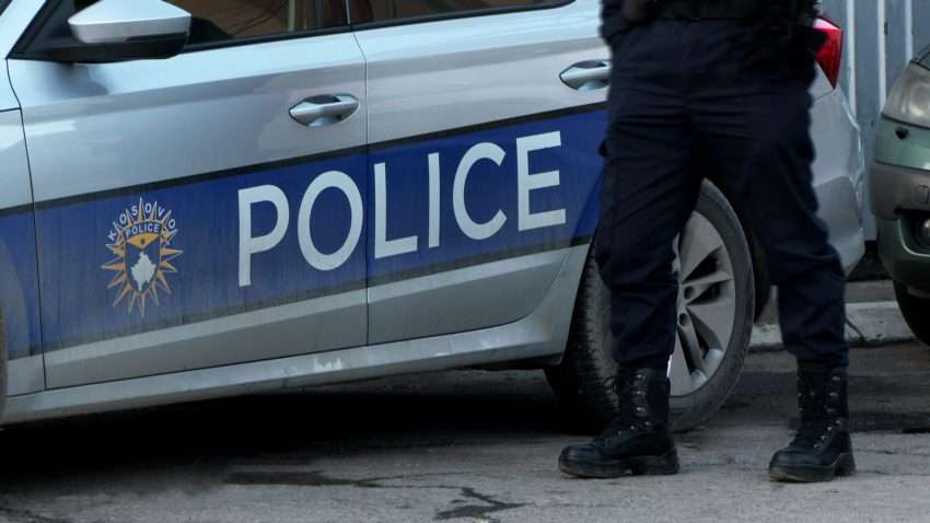 Vajza raporton në polici djalin e axhës: Më futi në makinë…