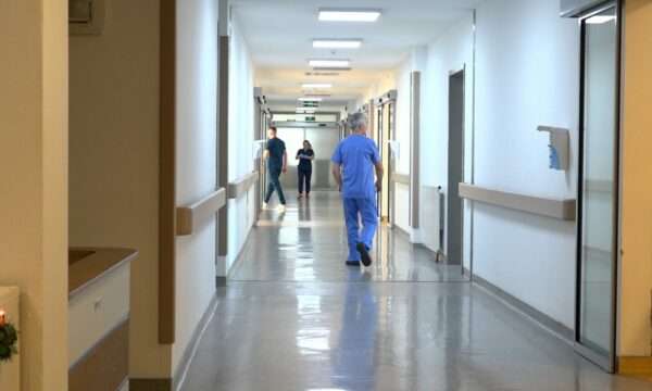 Pacientët presin deri në 3 vjet për trajtim të venave varikoze në QKUK – mungojnë anesteziologët