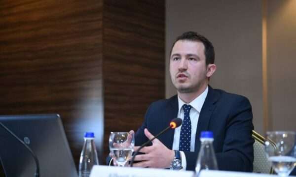 Krasniqi: Roli i Bashës është teknik deri të përfundojë konstituimi, mbledhja e thirrur e kryesisë është e jashtëligjshme