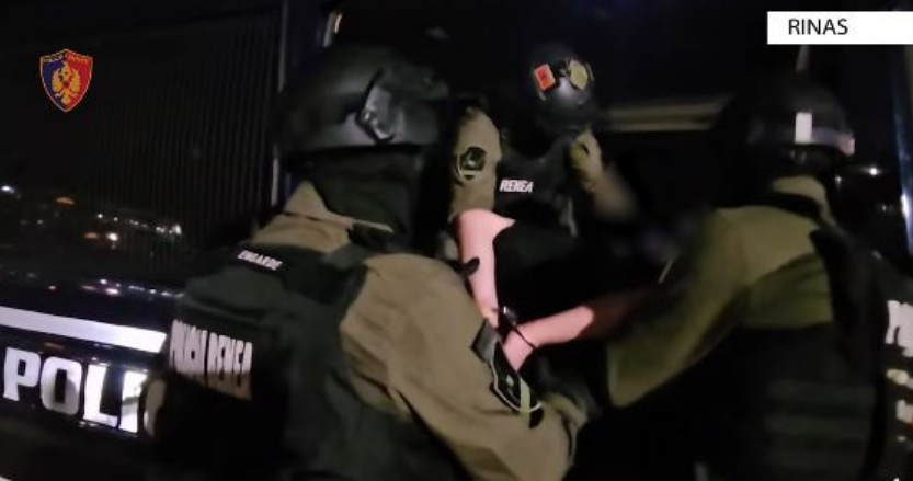 Ekstradohen nga Dubai në Shqipëri tre shqiptarët e akuzuar për vrasje dhe grupe kriminale
