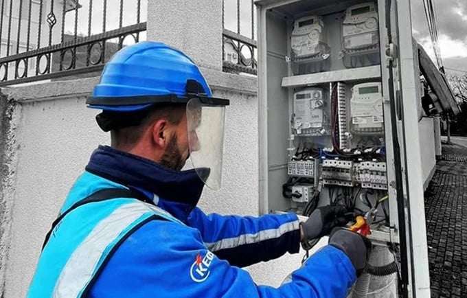 Në kohë “rekord” shkyçen 90% e bizneseve që nuk kanë dalë në treg të lirë, këputja e rrymës vazhdon nesër