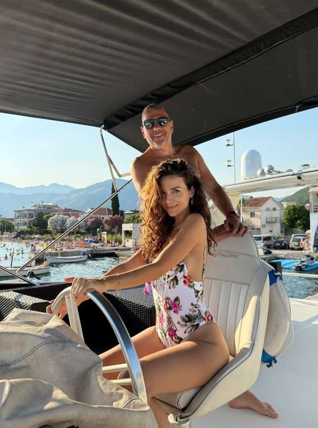 Diola Dosti ndan momente romantike në jaht me Erolldin