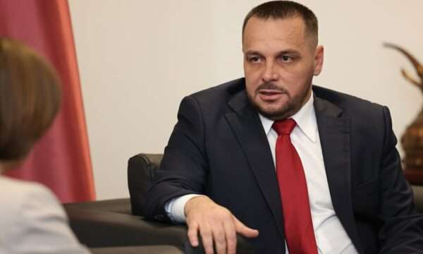 Pjesëmarrja e Vuçiqit në Moskë, Maqedonci: Serbia s’ka ndryshuar as qëllimet as mjetet ndaj Kosovës