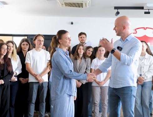 Kryetari i komunës se Shtimes, Qemajl Aliu subvencionon 120 studentë me bursa
