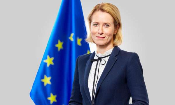 Kallas sot në Prishtinë, takohet me krerët e partive në Zyrën e BE’së