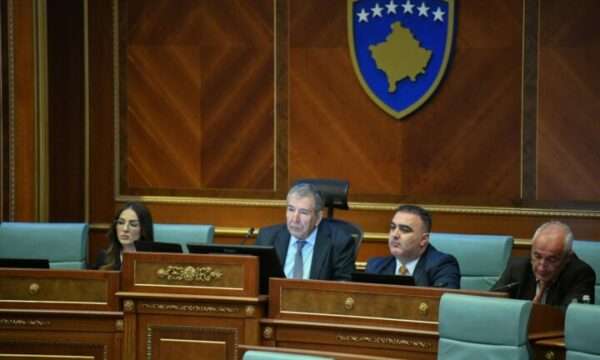 Sot mbahet seanca e 27-të me radhë