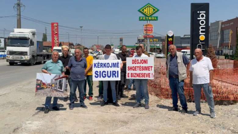 Bizneset në Ferizaj protestojnë për shkak të punimeve në zgjerimin e rrugës hyrëse